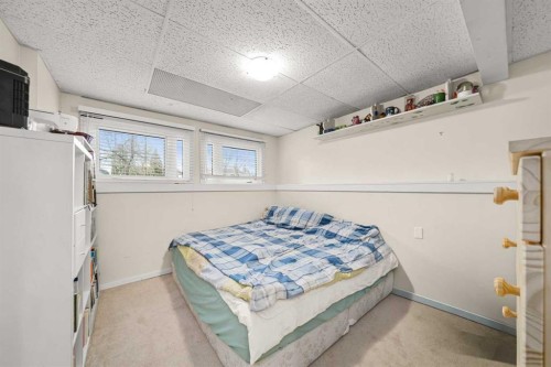 75 Bedford Drive Ne, Calgary, AB - Indoor Photo Showing Bedroom