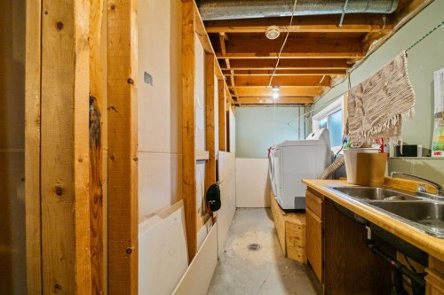 75 Bedford Drive Ne, Calgary, AB - Indoor