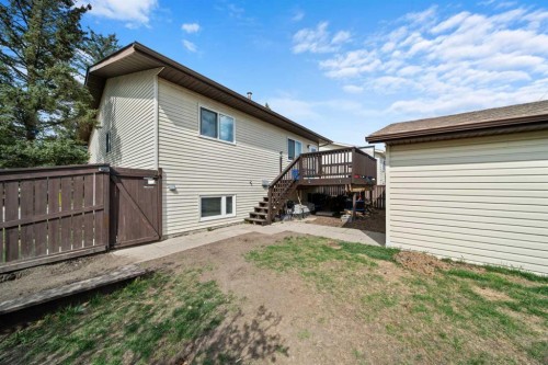 75 Bedford Drive Ne, Calgary, AB - Outdoor With Exterior