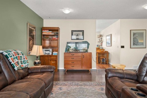 75 Bedford Drive Ne, Calgary, AB - Indoor Photo Showing Living Room