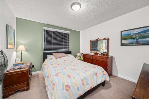 75 Bedford Drive Ne, Calgary, AB - Indoor Photo Showing Bedroom