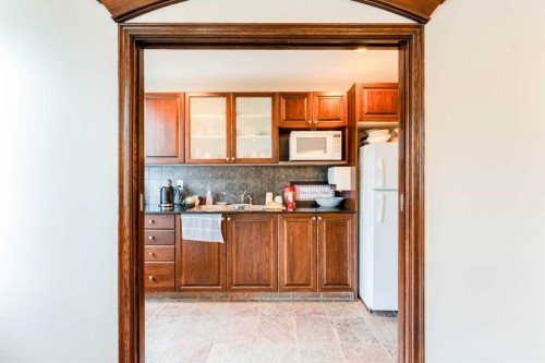 206-8 Prestwick Pond Terrace Se, Calgary, AB - Indoor Photo Showing Kitchen