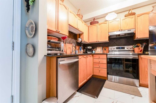 206-8 Prestwick Pond Terrace Se, Calgary, AB - Indoor Photo Showing Kitchen