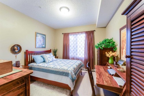 206-8 Prestwick Pond Terrace Se, Calgary, AB - Indoor Photo Showing Bedroom