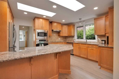 2704 Chandler Road Nw, Calgary, AB - Indoor Photo Showing Kitchen