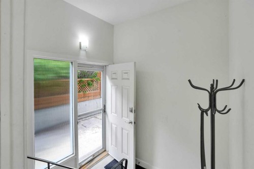 2704 Chandler Road Nw, Calgary, AB - Indoor Photo Showing Other Room