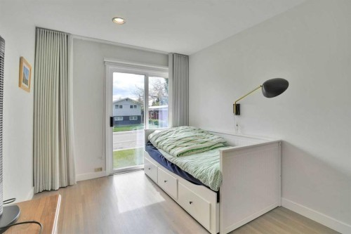 2704 Chandler Road Nw, Calgary, AB - Indoor Photo Showing Bedroom