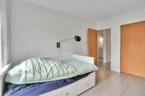 2704 Chandler Road Nw, Calgary, AB - Indoor Photo Showing Bedroom
