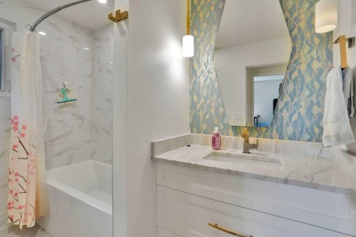 2704 Chandler Road Nw, Calgary, AB - Indoor Photo Showing Bathroom