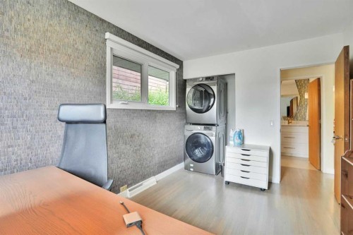 2704 Chandler Road Nw, Calgary, AB - Indoor Photo Showing Other Room