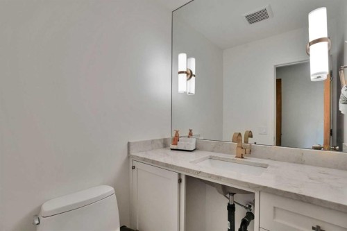 2704 Chandler Road Nw, Calgary, AB - Indoor Photo Showing Bathroom
