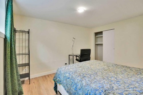 2704 Chandler Road Nw, Calgary, AB - Indoor Photo Showing Bedroom