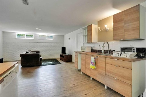 2704 Chandler Road Nw, Calgary, AB - Indoor Photo Showing Kitchen