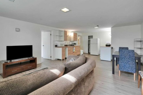 2704 Chandler Road Nw, Calgary, AB - Indoor Photo Showing Living Room