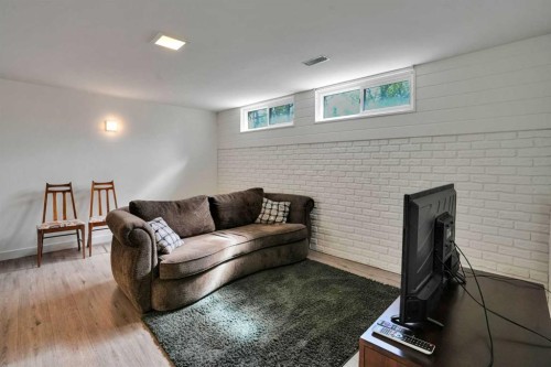 2704 Chandler Road Nw, Calgary, AB - Indoor Photo Showing Living Room