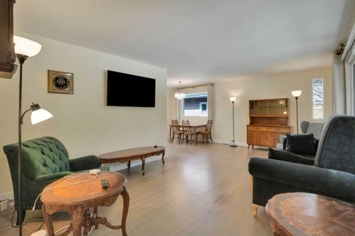 2704 Chandler Road Nw, Calgary, AB - Indoor Photo Showing Living Room