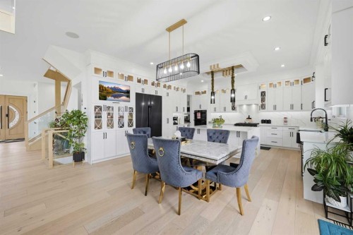 4942 84 Avenue Ne, Calgary, AB - Indoor Photo Showing Dining Room