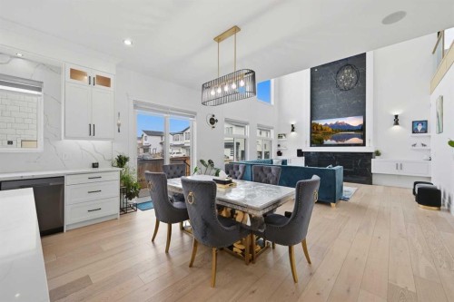 4942 84 Avenue Ne, Calgary, AB - Indoor Photo Showing Dining Room