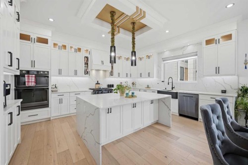 4942 84 Avenue Ne, Calgary, AB - Indoor Photo Showing Kitchen With Upgraded Kitchen