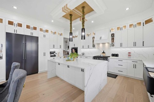 4942 84 Avenue Ne, Calgary, AB - Indoor Photo Showing Kitchen With Upgraded Kitchen