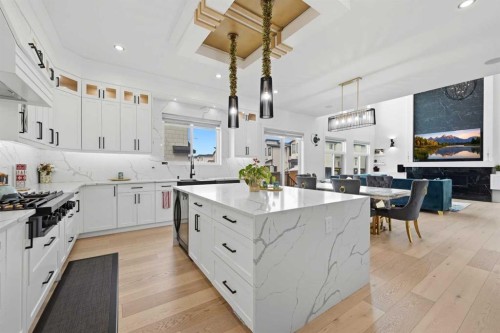 4942 84 Avenue Ne, Calgary, AB - Indoor Photo Showing Kitchen With Upgraded Kitchen