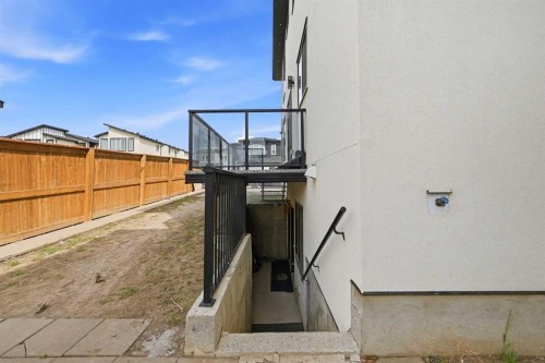 4942 84 Avenue Ne, Calgary, AB - Outdoor