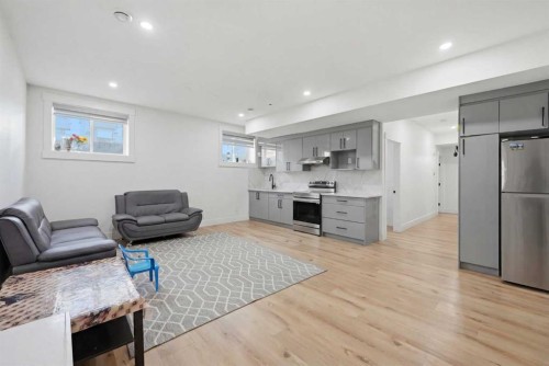 4942 84 Avenue Ne, Calgary, AB - Indoor