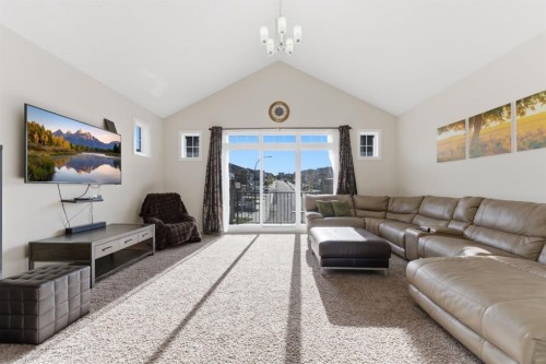 9 Sage Bluff Rise Nw, Calgary, AB - Indoor Photo Showing Living Room