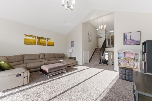 9 Sage Bluff Rise Nw, Calgary, AB - Indoor Photo Showing Living Room