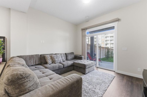 9 Sage Bluff Rise Nw, Calgary, AB - Indoor Photo Showing Living Room