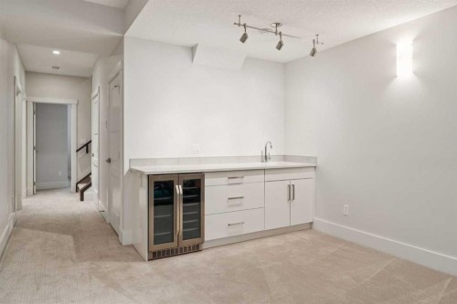 1811 31 Avenue Sw, Calgary, AB - Indoor Photo Showing Other Room