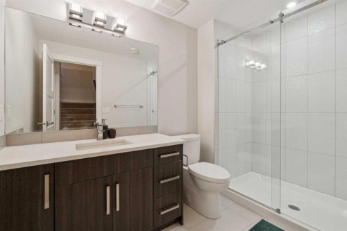 1811 31 Avenue Sw, Calgary, AB - Indoor Photo Showing Bathroom