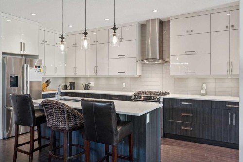 1811 31 Avenue Sw, Calgary, AB - Indoor Photo Showing Kitchen With Upgraded Kitchen