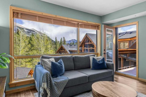 310-600 Spring Creek Drive, Canmore, AB - Indoor Photo Showing Living Room