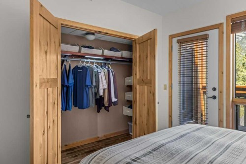 310-600 Spring Creek Drive, Canmore, AB - Indoor Photo Showing Bedroom