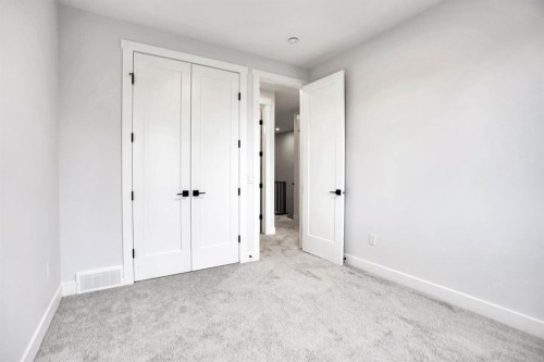8528 47 Avenue Nw, Calgary, AB - Indoor Photo Showing Other Room