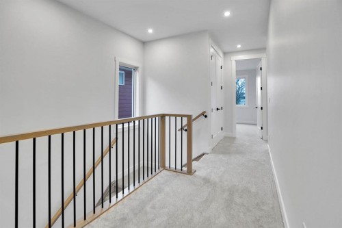 8528 47 Avenue Nw, Calgary, AB - Indoor Photo Showing Other Room