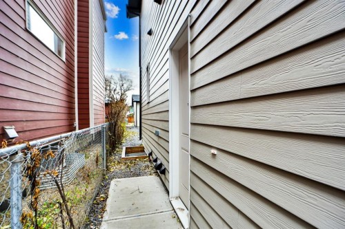 8528 47 Avenue Nw, Calgary, AB - Outdoor