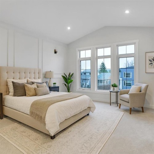 8528 47 Avenue Nw, Calgary, AB - Indoor Photo Showing Bedroom
