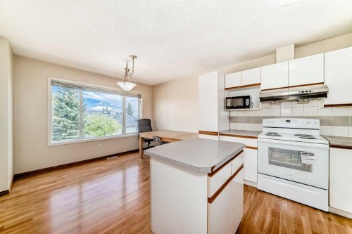 31 Harvest Oak Circle Ne, Calgary, AB - Indoor Photo Showing Kitchen