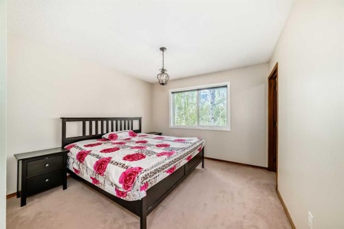 31 Harvest Oak Circle Ne, Calgary, AB - Indoor Photo Showing Bedroom