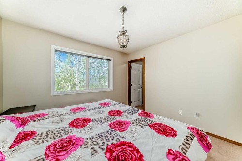 31 Harvest Oak Circle Ne, Calgary, AB - Indoor Photo Showing Bedroom