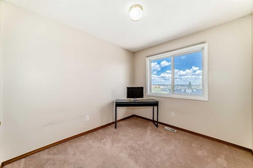 31 Harvest Oak Circle Ne, Calgary, AB - Indoor Photo Showing Other Room