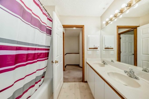 31 Harvest Oak Circle Ne, Calgary, AB - Indoor Photo Showing Bathroom