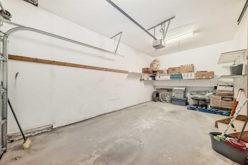 31 Harvest Oak Circle Ne, Calgary, AB - Indoor Photo Showing Garage