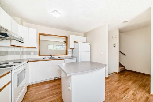 31 Harvest Oak Circle Ne, Calgary, AB - Indoor Photo Showing Kitchen With Double Sink