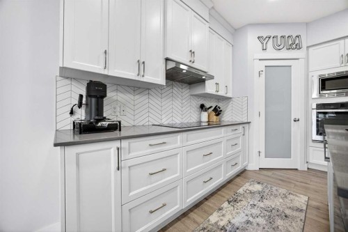 68 Nolancrest Circle Nw, Calgary, AB - Indoor Photo Showing Kitchen