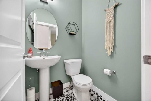 68 Nolancrest Circle Nw, Calgary, AB - Indoor Photo Showing Bathroom