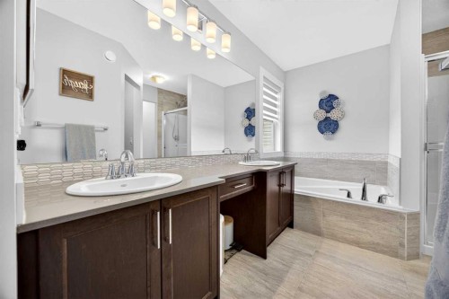 68 Nolancrest Circle Nw, Calgary, AB - Indoor Photo Showing Bathroom