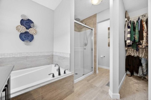 68 Nolancrest Circle Nw, Calgary, AB - Indoor Photo Showing Bathroom